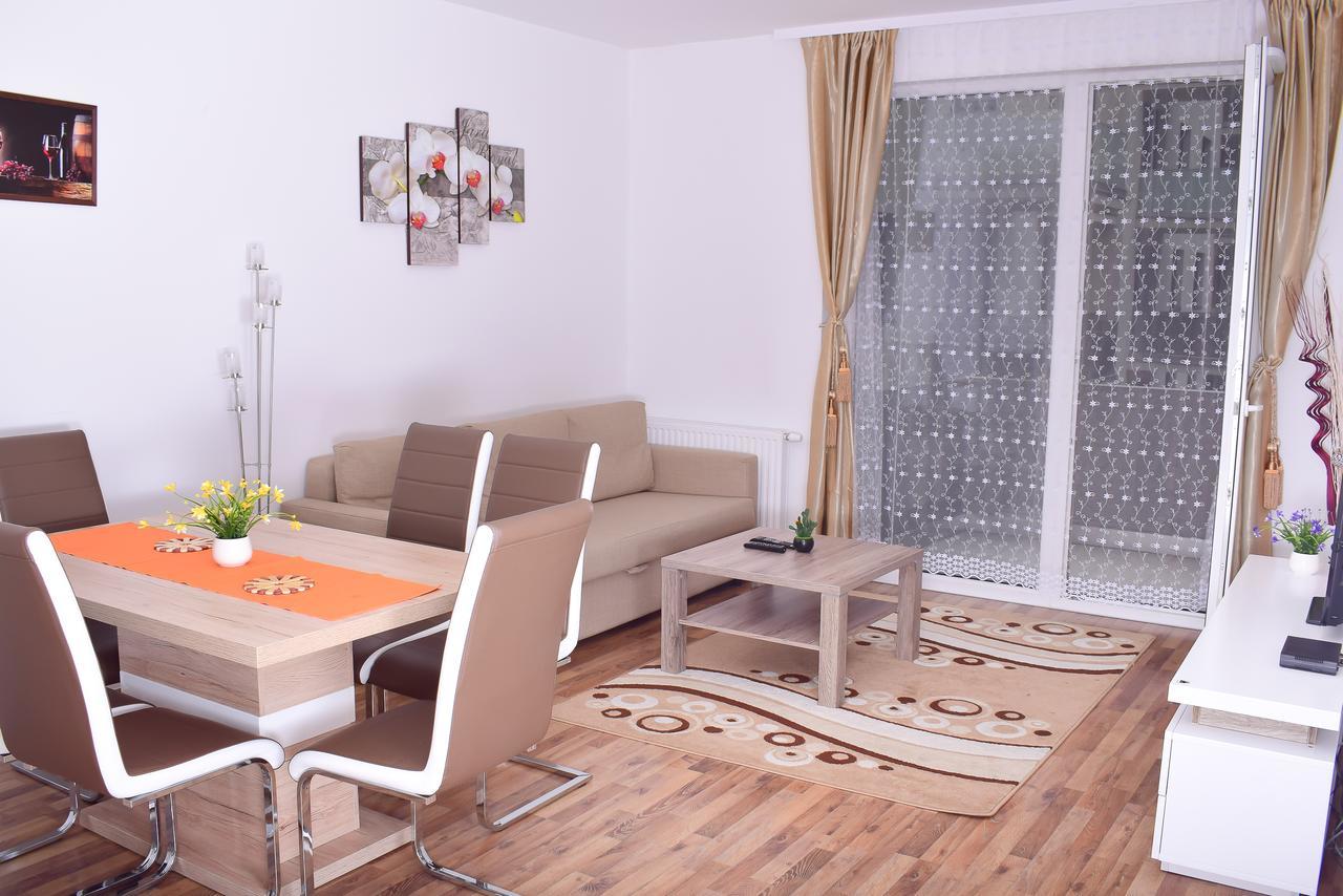 Corvin Holiday Apartments Hotel Budapeste Exterior foto