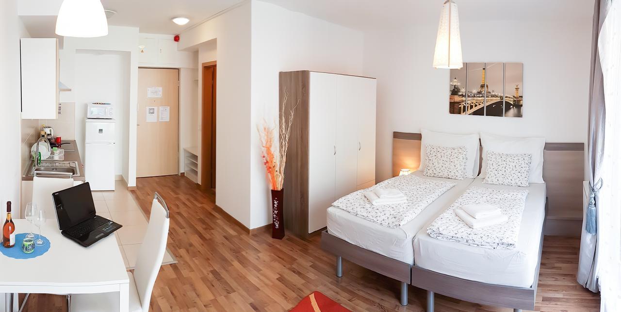 Corvin Holiday Apartments Hotel Budapeste Exterior foto
