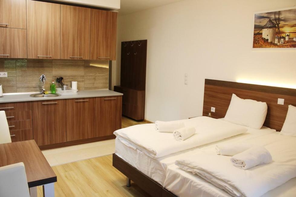 Corvin Holiday Apartments Hotel Budapeste Exterior foto