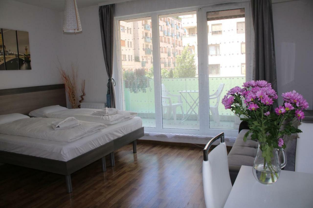 Corvin Holiday Apartments Hotel Budapeste Exterior foto