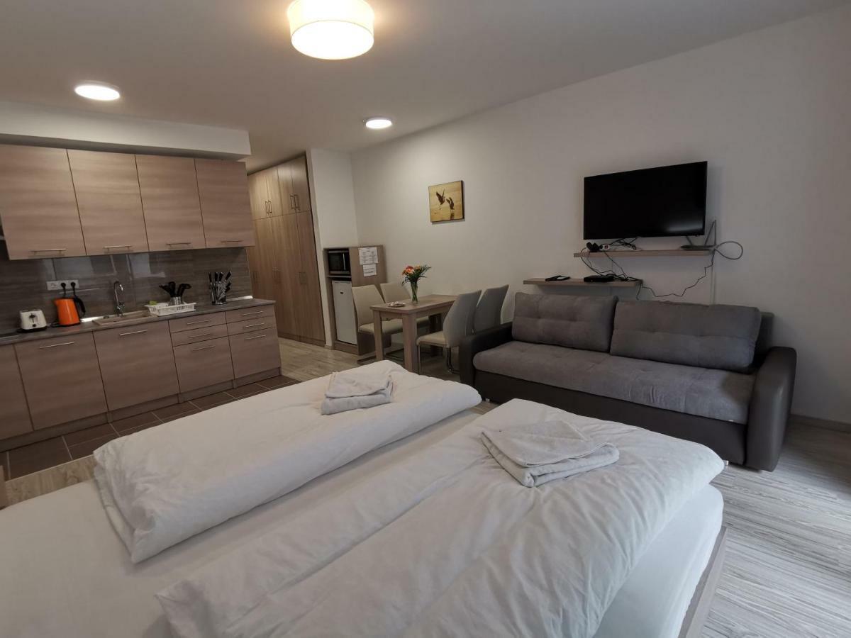 Corvin Holiday Apartments Hotel Budapeste Exterior foto