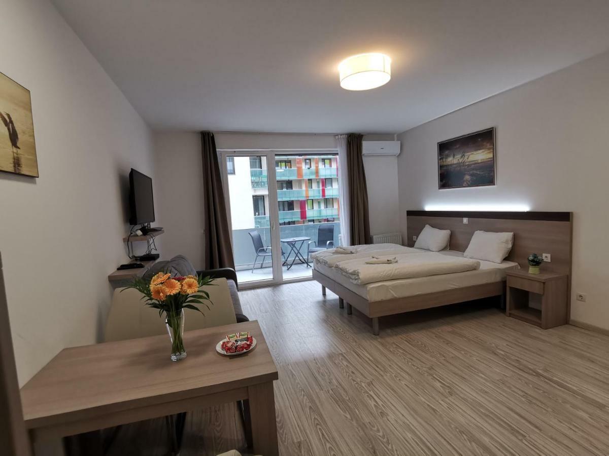 Corvin Holiday Apartments Hotel Budapeste Exterior foto