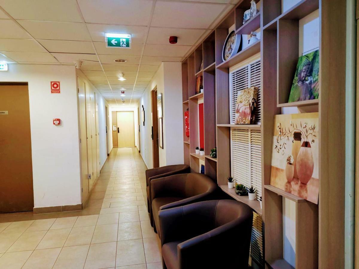 Corvin Holiday Apartments Hotel Budapeste Exterior foto
