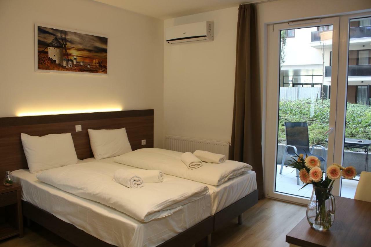 Corvin Holiday Apartments Hotel Budapeste Exterior foto