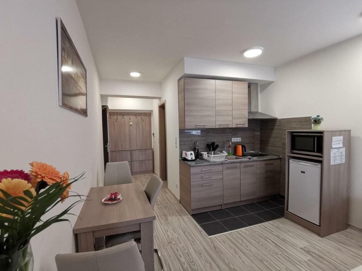 Corvin Holiday Apartments Hotel Budapeste Exterior foto