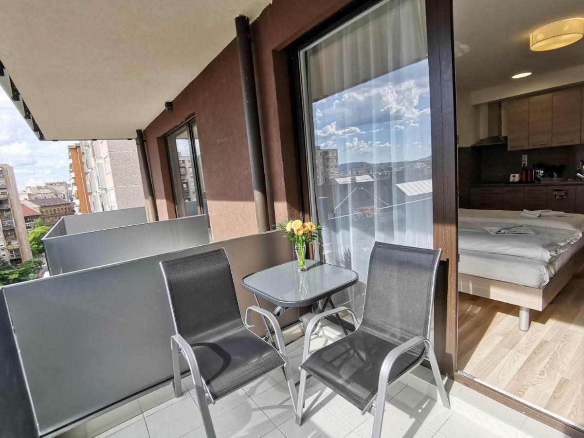 Corvin Holiday Apartments Hotel Budapeste Exterior foto