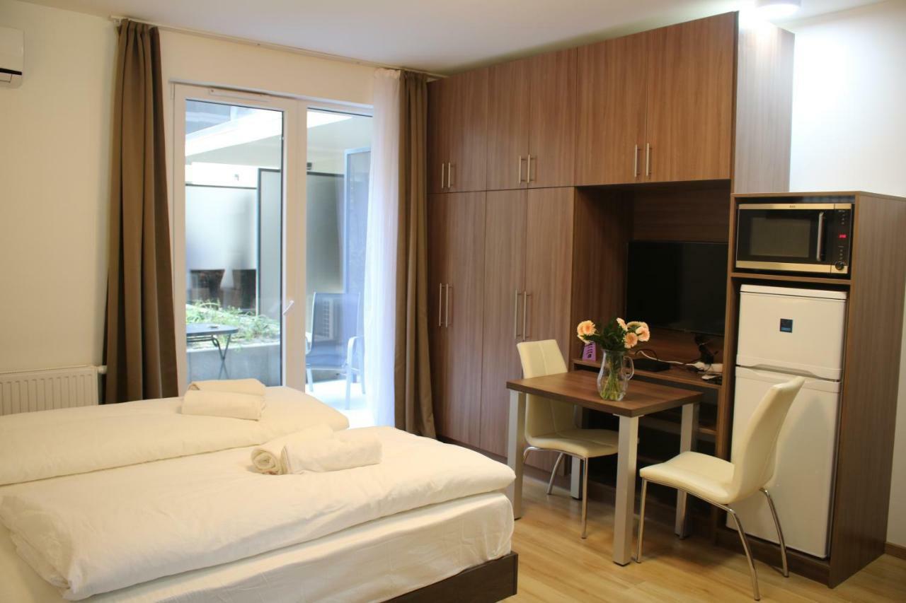Corvin Holiday Apartments Hotel Budapeste Exterior foto