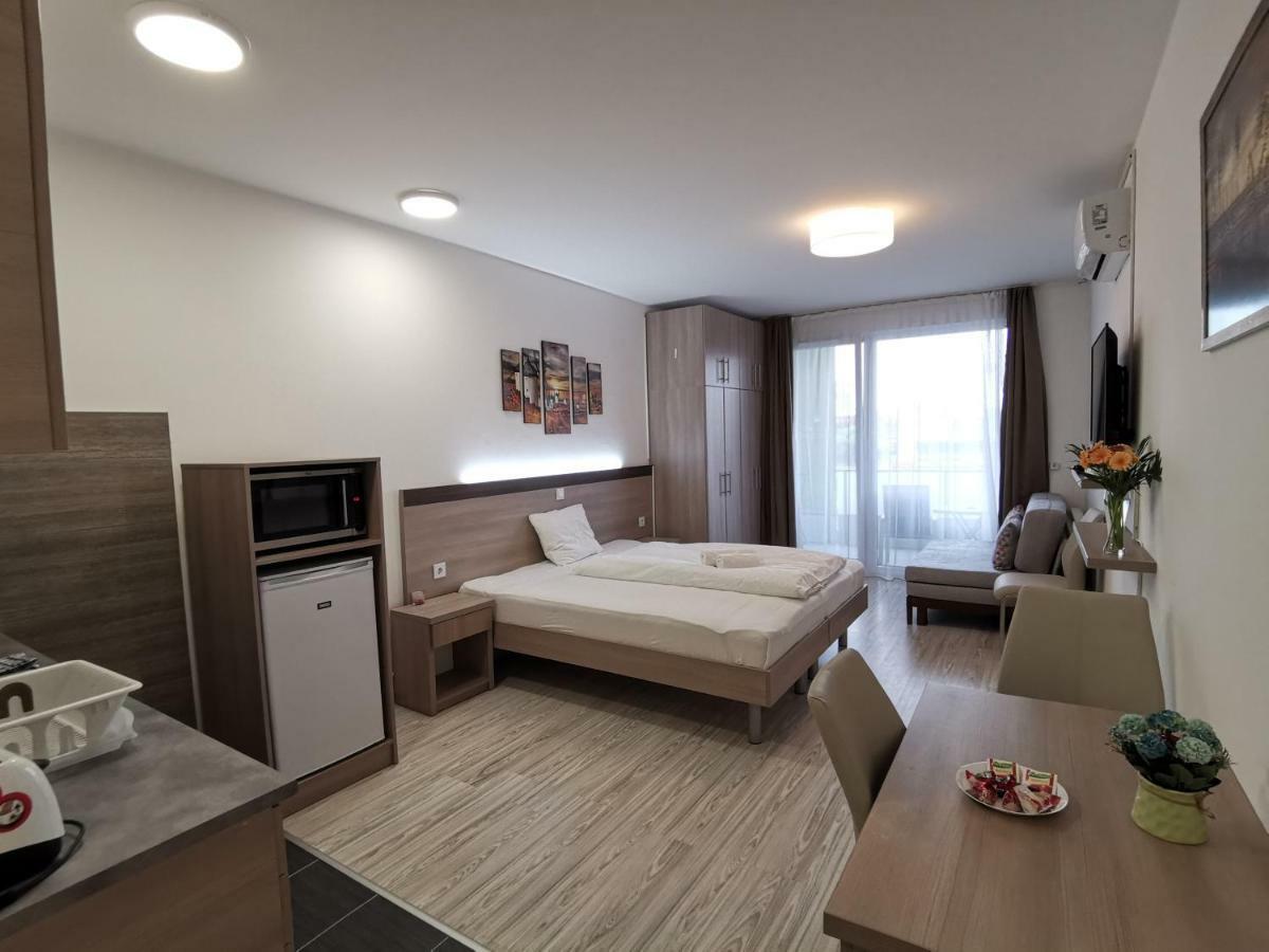 Corvin Holiday Apartments Hotel Budapeste Exterior foto